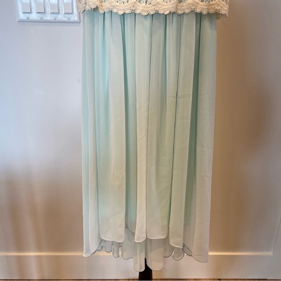 Elegant Lace and Flowy Mint Dress - Picture 3 of 9